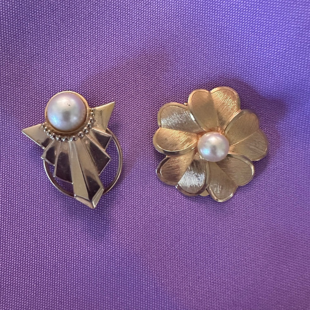 Elegant Gold and Pearl scarf clips